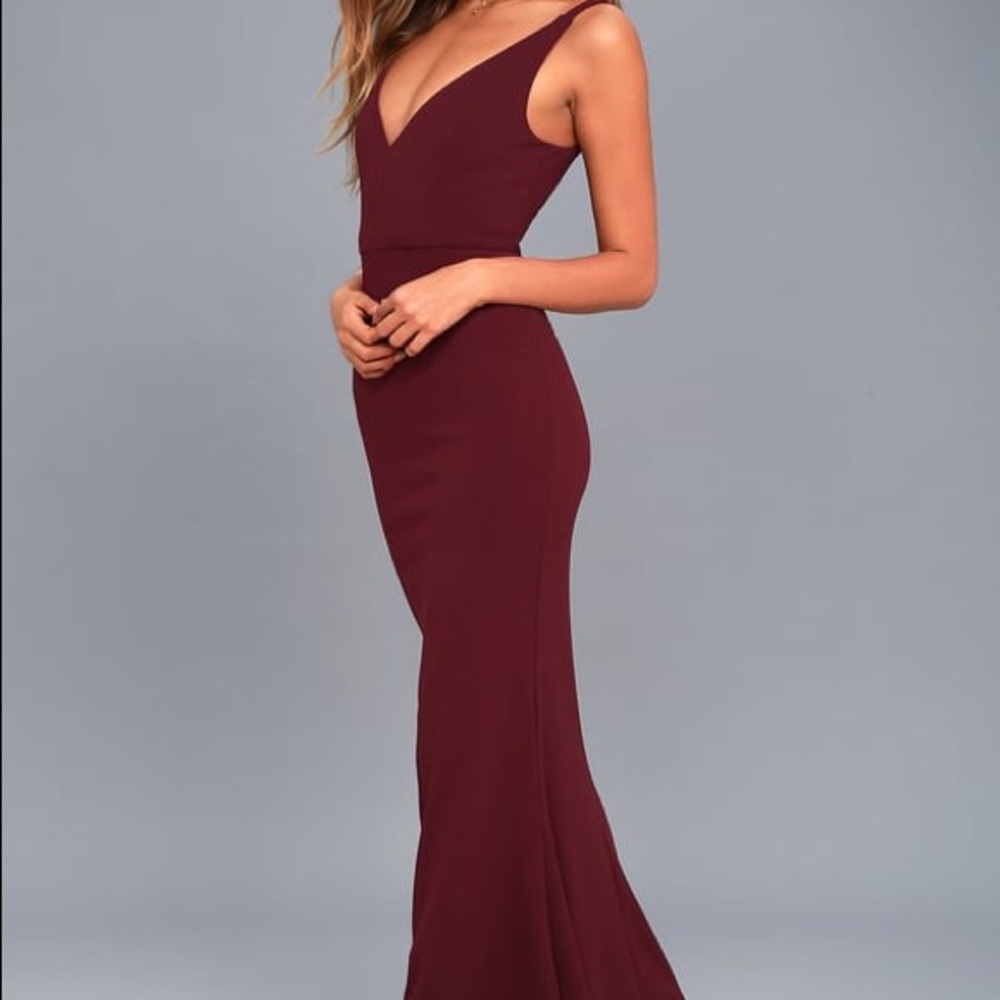 Sleeveless burgundy maxi dress